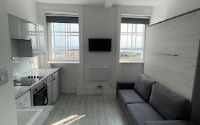 Seafront Studio Snug By The Sea - Sea Views